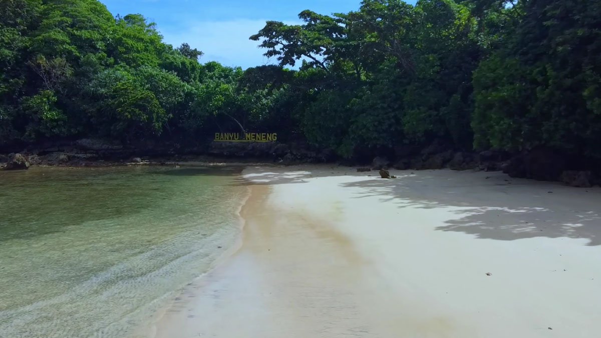 Terpesona Keindahan Pantai Banyu Meneng: Destinasi Wisata Alternatif di Malang