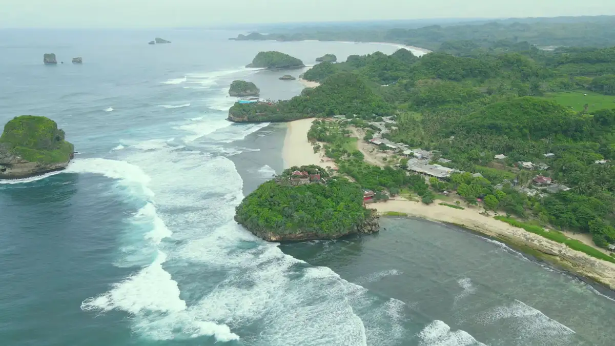 Pantai Goa Cina: Petualangan di Tengah Keindahan Alam Malang Selatan