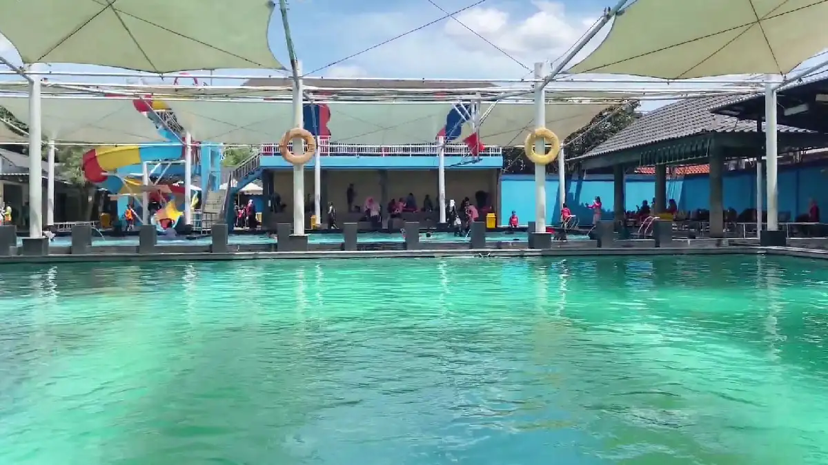 Kolam Renang Paragon: Destinasi Berenang yang Ramah Keluarga