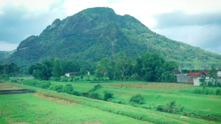 Gunung Budheg Tulungagung: Pesona Budaya dan Alam yang Menakjubkan