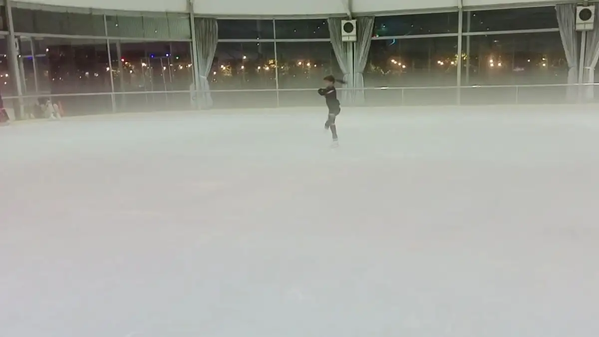Temukan Keseruan Ice Skating PVJ: Aktivitas Menyenangkan di Paris Van Java!