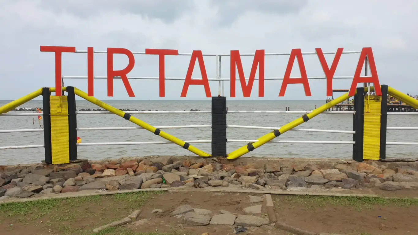 Pantai Tirtamaya Indramayu: Serunya Berpetualang di Pantai yang Ramah Keluarga