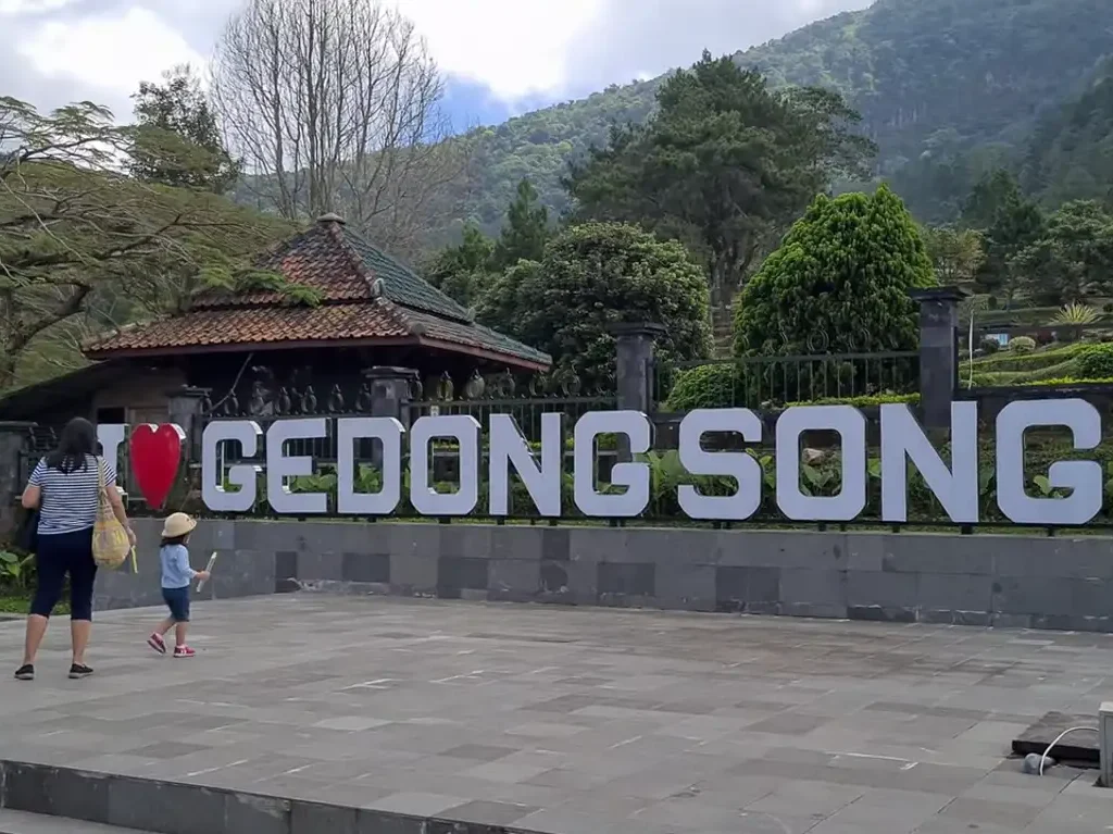 Candi Gedong Songo: Destinasi Wisata Keluarga dengan Beragam Aktivitas