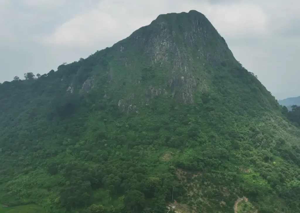 Menaklukkan Puncak Gunung Batu Jonggol: Petualangan Tak Terlupakan