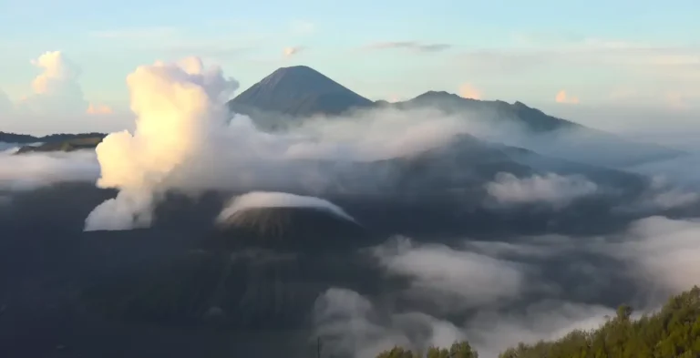 Petualangan Mendaki Gunung Semeru: Pengalaman Tak Terlupakan