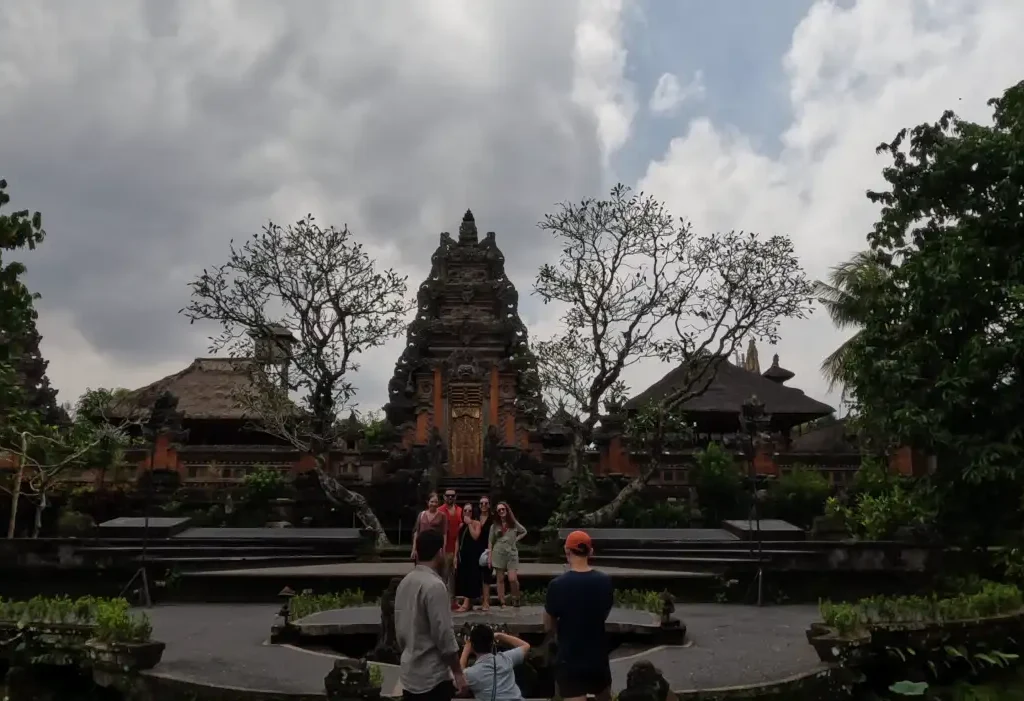 Keindahan Pura Saraswati: Kekuatan Spiritual Bali